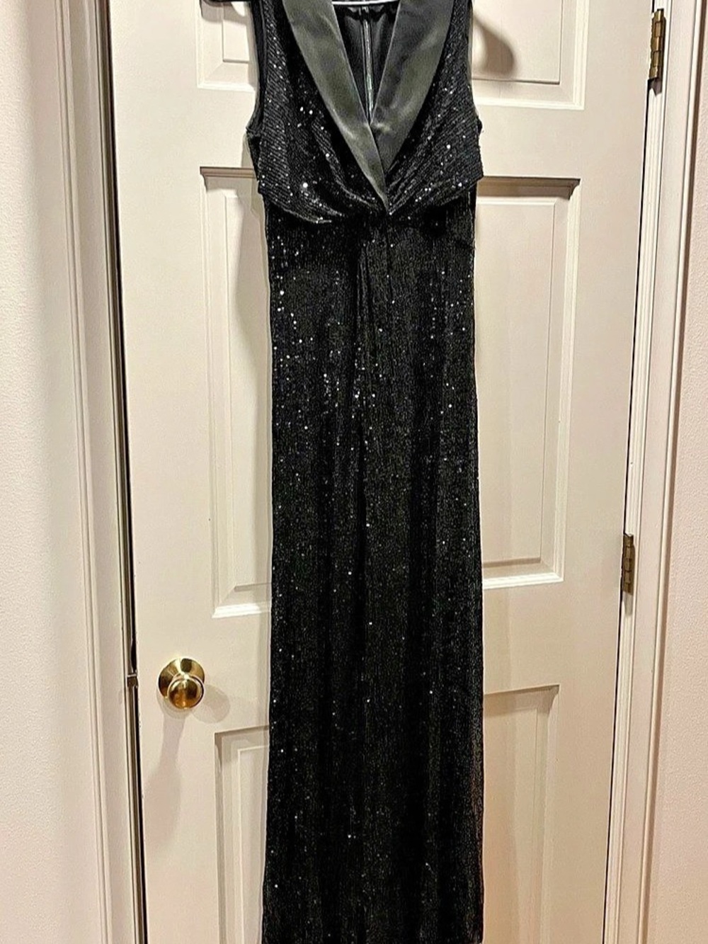 Alex Evenings Evening Gown Black Sequin V-Neck Maxi Gown Size 4, Like New